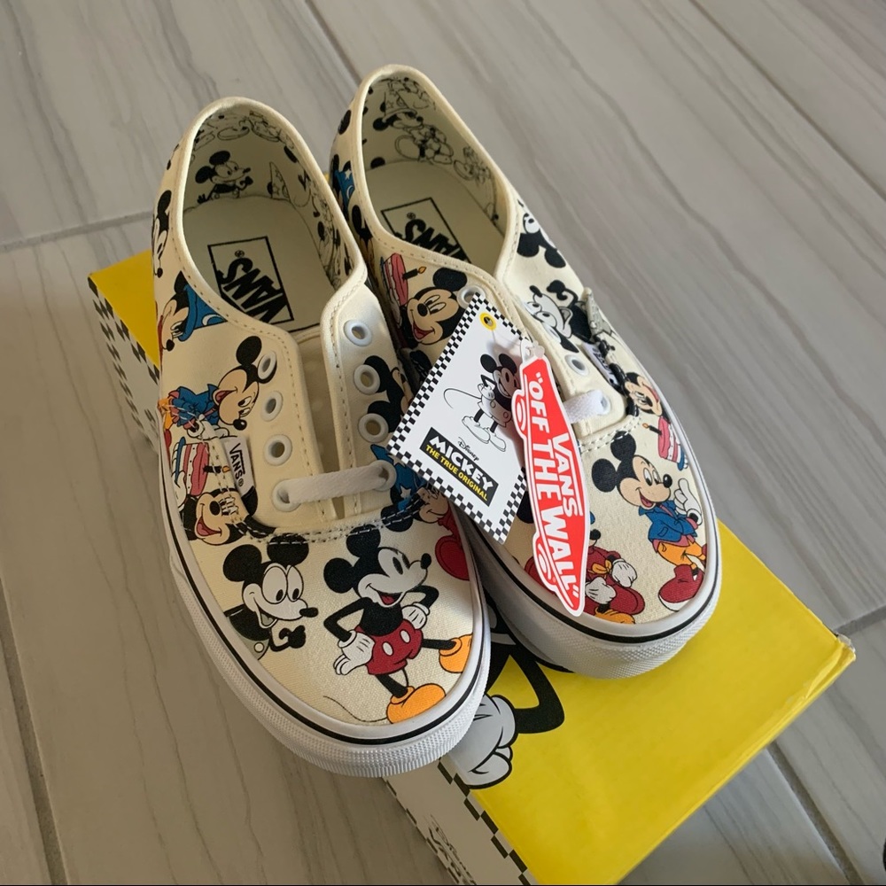 *NWT* Vans x Disney Mickey’s Birthday